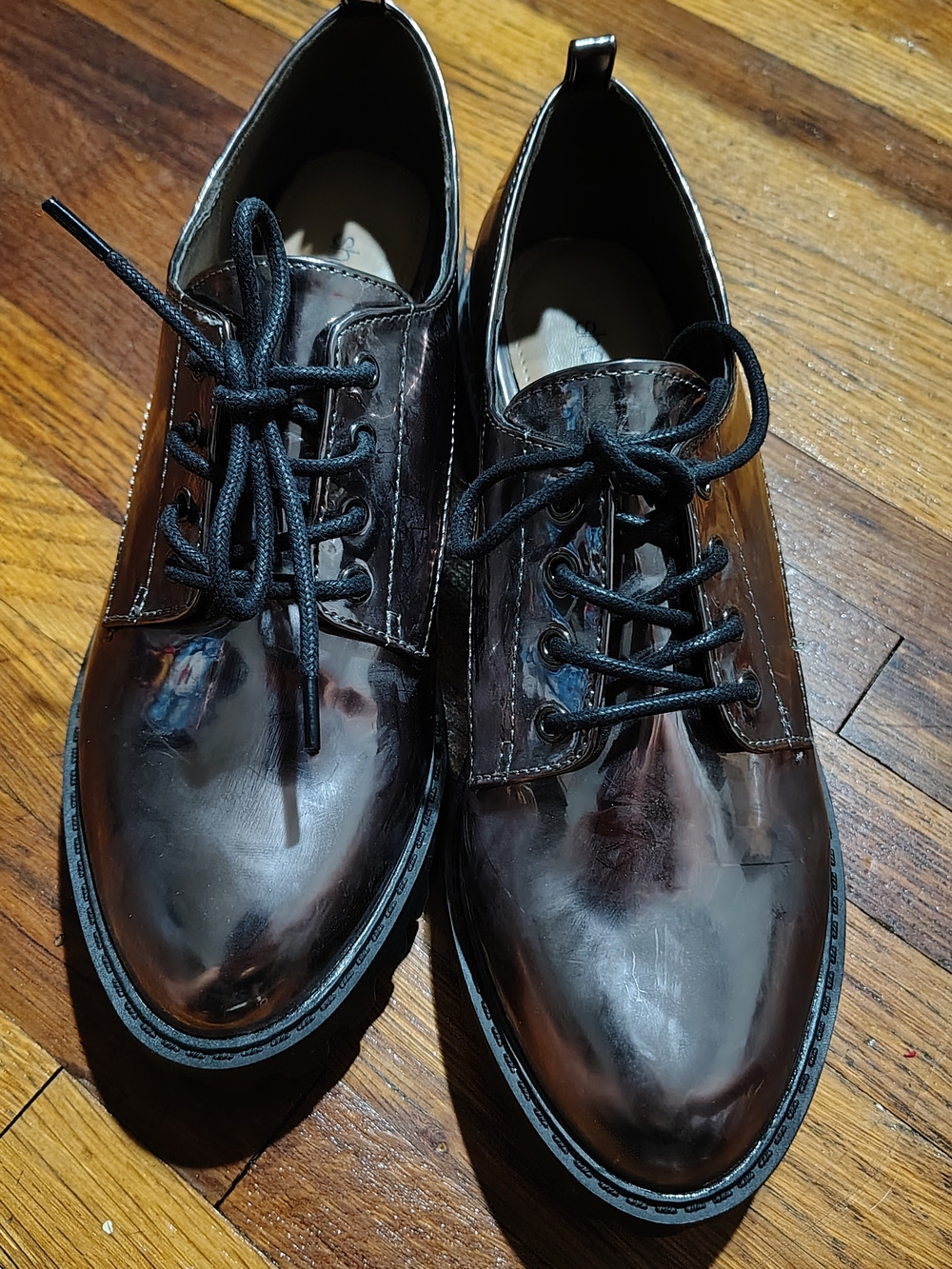 New Shoedazzle Metallic Silver Lace Up Oxford Loafers For Women